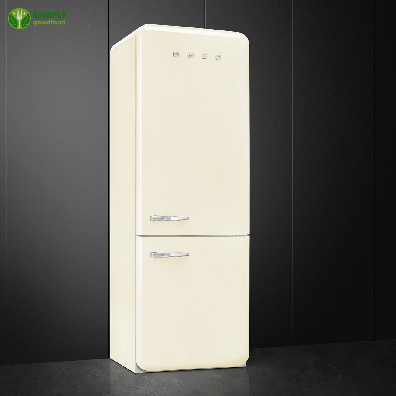 Tủ lạnh SMEG retro màu xanh pastel, thiết kế cổ điển cho bếp thêm sang trọng.