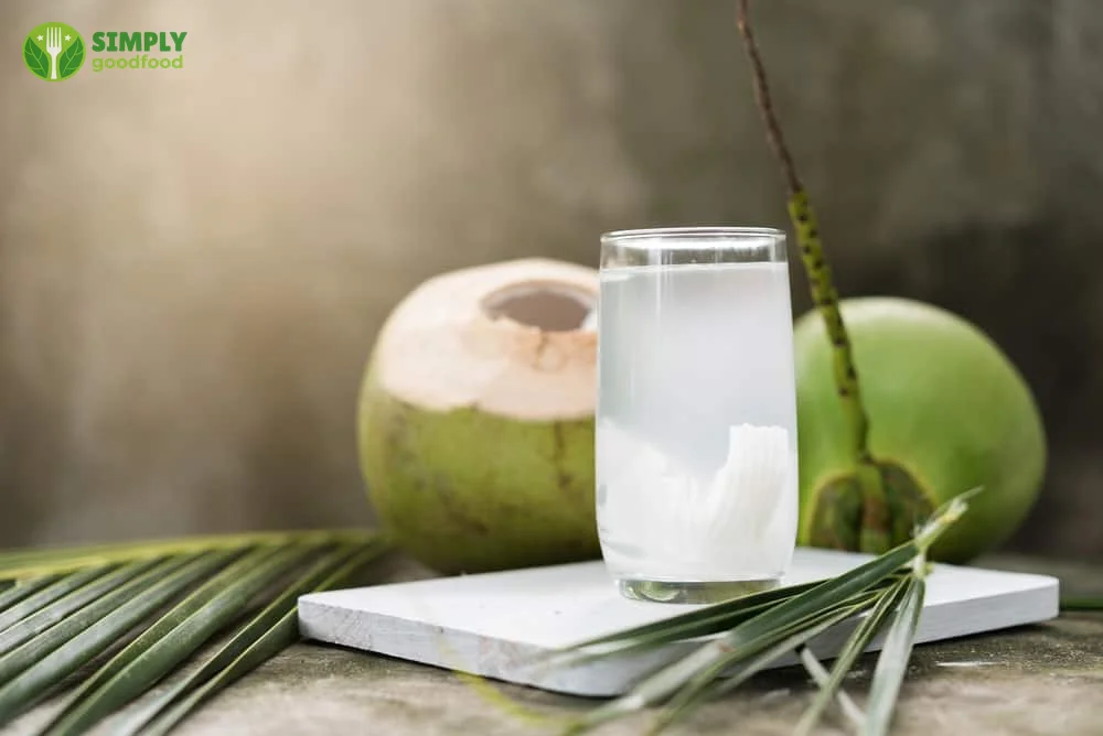 Nước dừa tươi mát, bí quyết sống xanh và làm đẹp tự nhiên