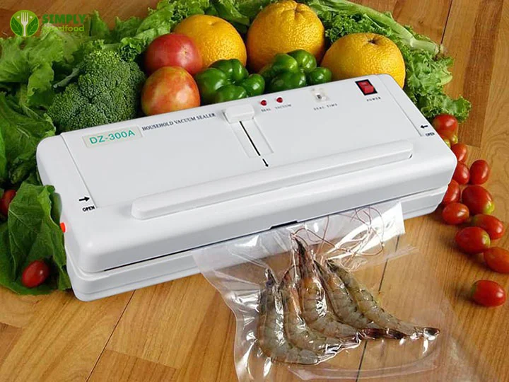 Đồ ăn thừa để qua đêm nguy cơ ngộ độc thực phẩm, ảnh minh họa quy trình hút chân không